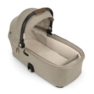 DemiNextBassinet_Stand-Hazelwood2_4dac78b5-a9bc-4f6c-b4ff-de484401e138
